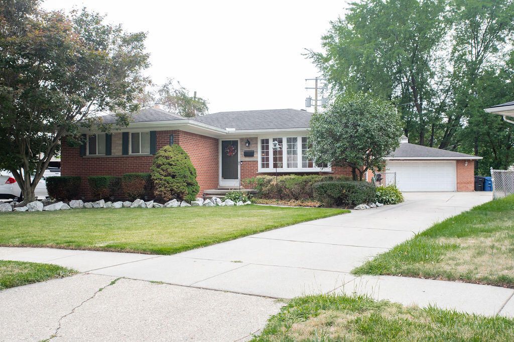 8905 Seminole, Redford, MI 48239