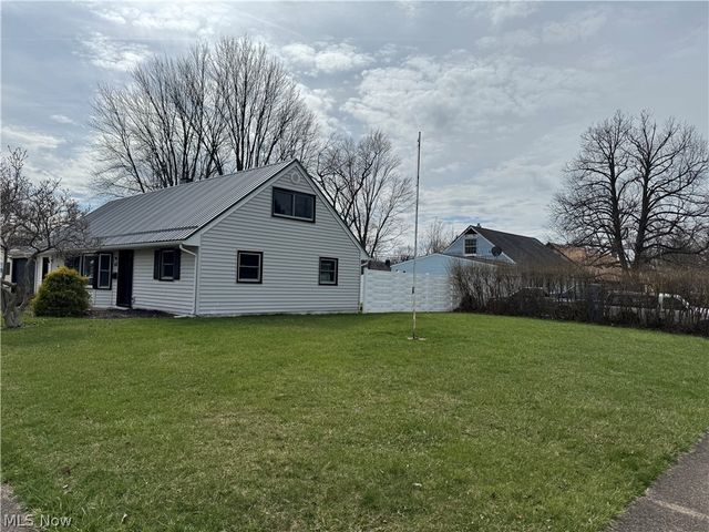 565 Irving Park Boulevard, Sheffield Lake, OH 44054