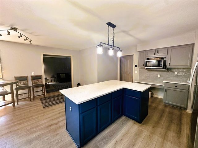 2101 Stonebridge Way, Canton, MI 48188