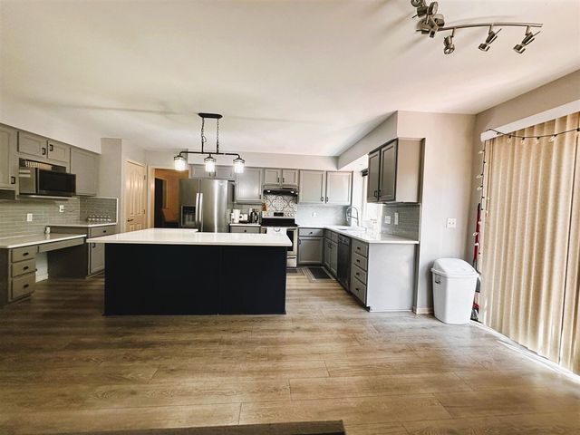 2101 Stonebridge Way, Canton, MI 48188