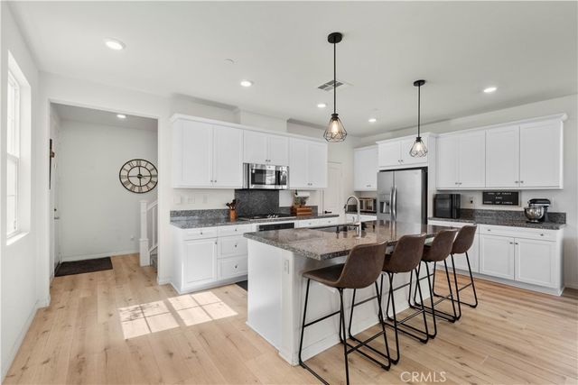 16736 Petrus Lane, Fontana, CA 92336