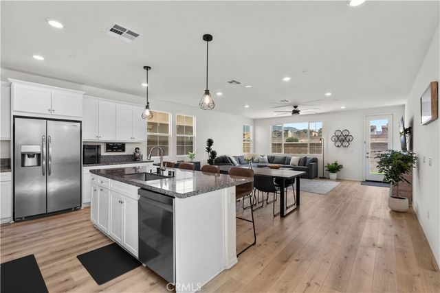16736 Petrus Lane, Fontana, CA 92336