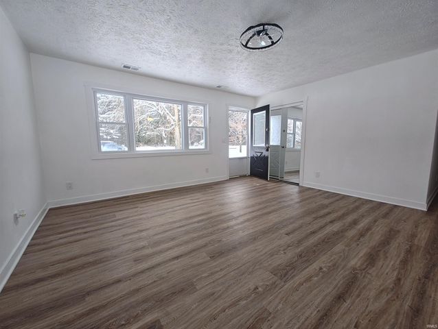 7180 E 25 North, Knox, IN 46534