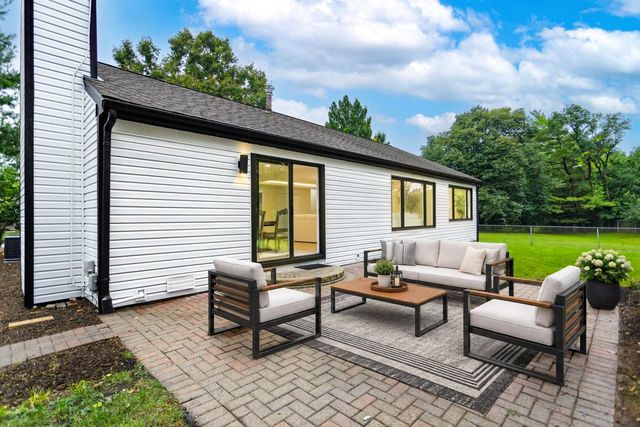 2049 Dorval Drive, Naperville, IL 60565