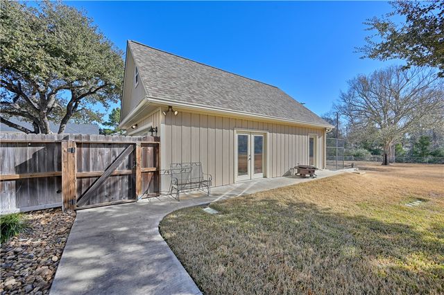 110 Windy Acres Road, Brenham, TX 77833