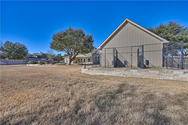110 Windy Acres Road, Brenham, TX 77833