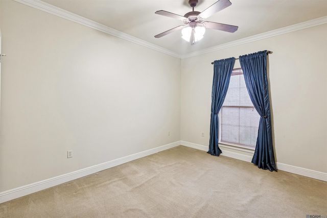 9040 Spring Grove Dr, Baton Rouge, LA 70809