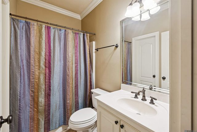 9040 Spring Grove Dr, Baton Rouge, LA 70809