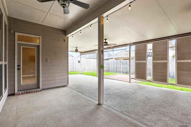9040 Spring Grove Dr, Baton Rouge, LA 70809