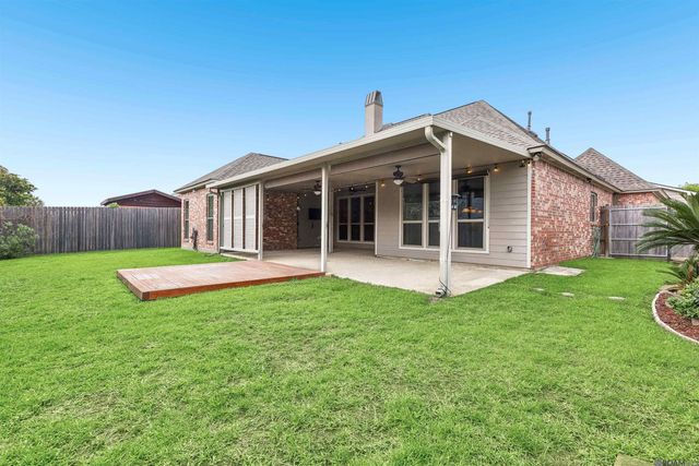9040 Spring Grove Dr, Baton Rouge, LA 70809