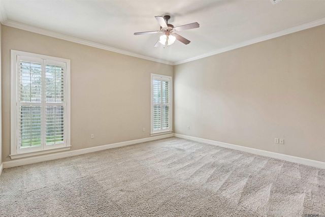 9040 Spring Grove Dr, Baton Rouge, LA 70809