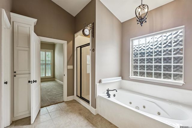 9040 Spring Grove Dr, Baton Rouge, LA 70809