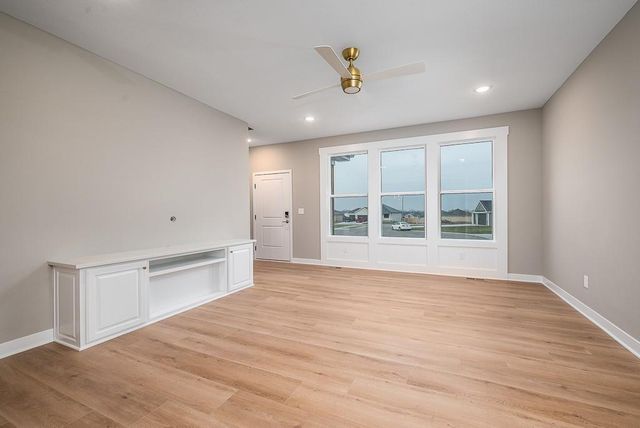 1528 N 157th Lane, Basehor, KS 66007