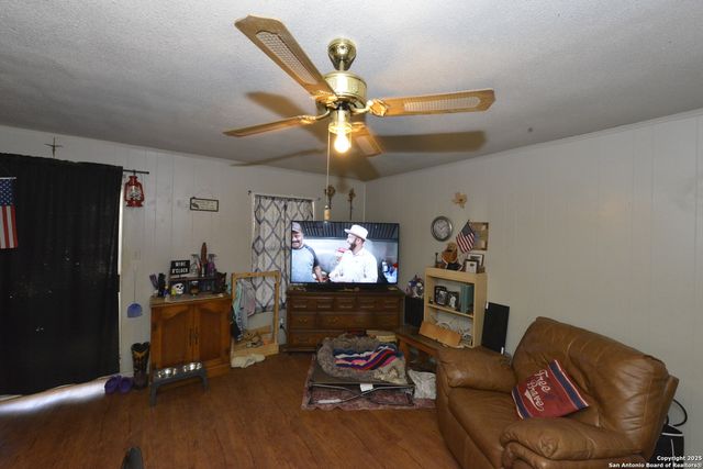 207 Hackberry, Bandera, TX 78003