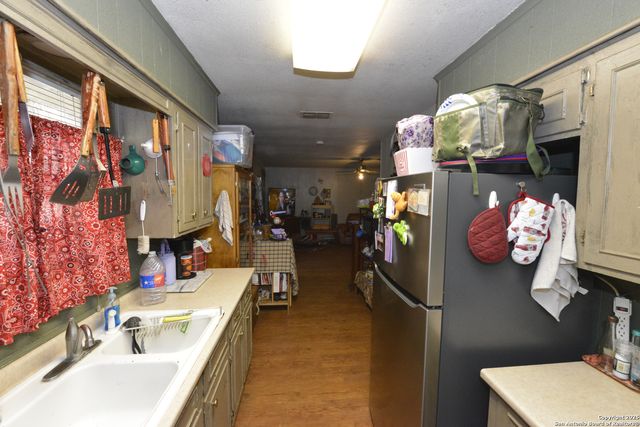 207 Hackberry, Bandera, TX 78003