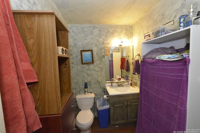 207 Hackberry, Bandera, TX 78003