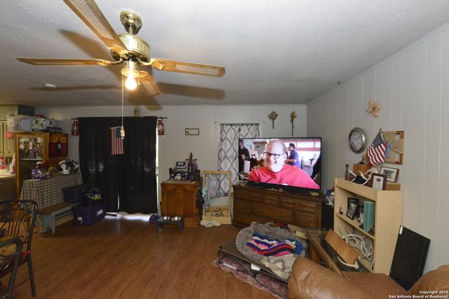 207 Hackberry, Bandera, TX 78003