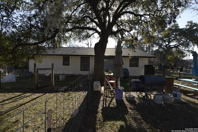 207 Hackberry, Bandera, TX 78003