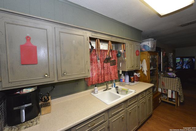 207 Hackberry, Bandera, TX 78003