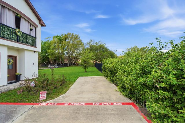11621 Waldemar Drive, Houston, TX 77077