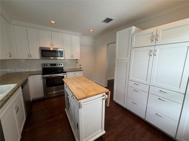 1420 Baracoa Avenue, Coral Gables, FL 33146