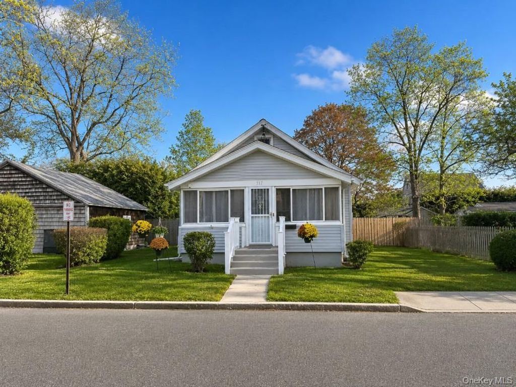 517 Flint Street, Greenport, NY 11944