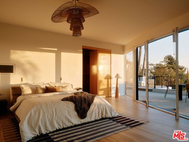 2250 El Contento Drive, Los Angeles, CA 90068