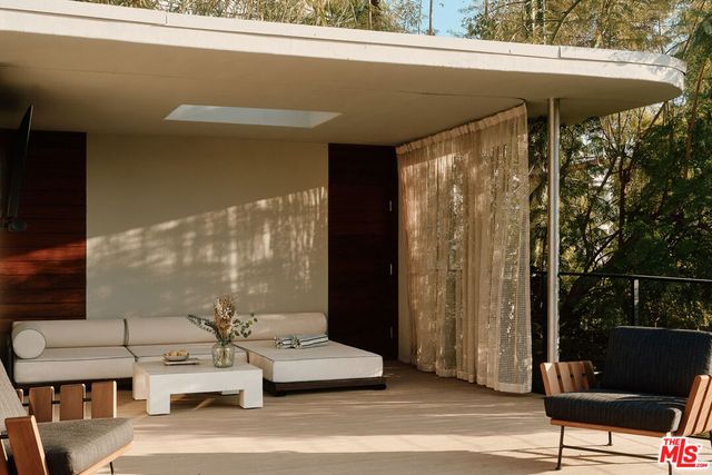 2250 El Contento Drive, Los Angeles, CA 90068