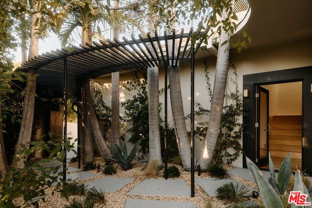2250 El Contento Drive, Los Angeles, CA 90068