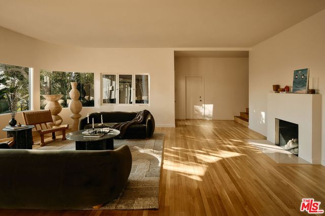 2250 El Contento Drive, Los Angeles, CA 90068