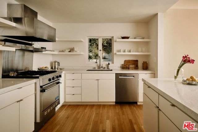 2250 El Contento Drive, Los Angeles, CA 90068
