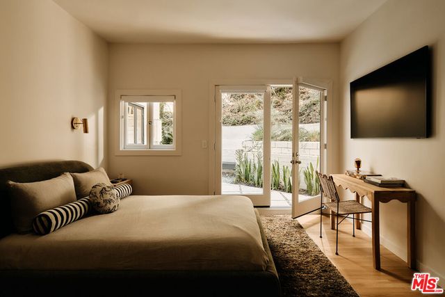 2250 El Contento Drive, Los Angeles, CA 90068