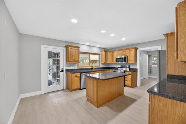 204 7TH AVENUE NW, Ruskin, FL 33570