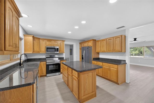 204 7TH AVENUE NW, Ruskin, FL 33570