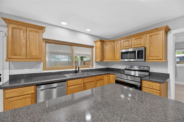 204 7TH AVENUE NW, Ruskin, FL 33570