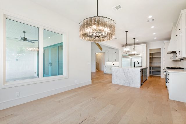 820 Edgefield Road, Fort Worth, TX 76107