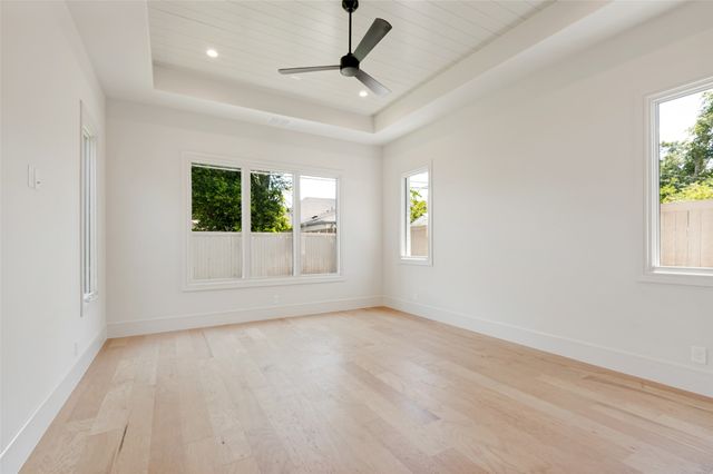 820 Edgefield Road, Fort Worth, TX 76107