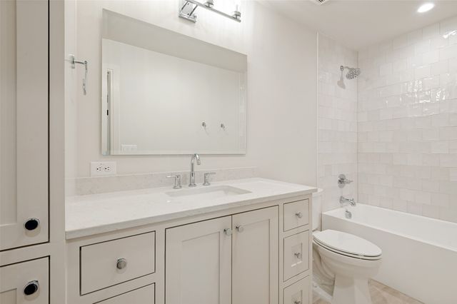 820 Edgefield Road, Fort Worth, TX 76107