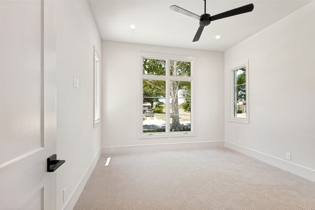 820 Edgefield Road, Fort Worth, TX 76107