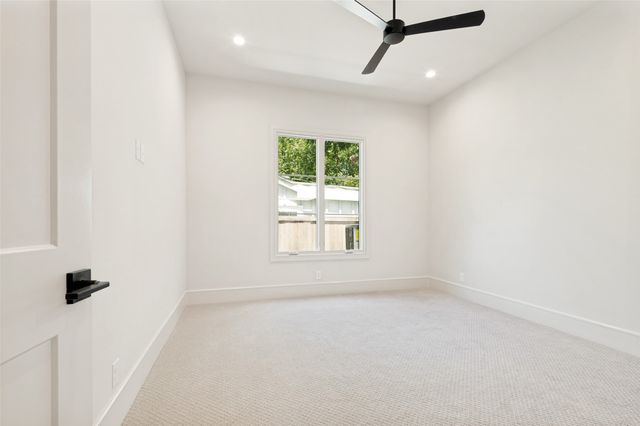 820 Edgefield Road, Fort Worth, TX 76107