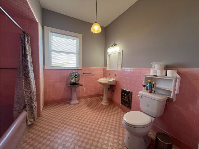 909 Power St, Refugio, TX 78377