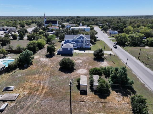909 Power St, Refugio, TX 78377