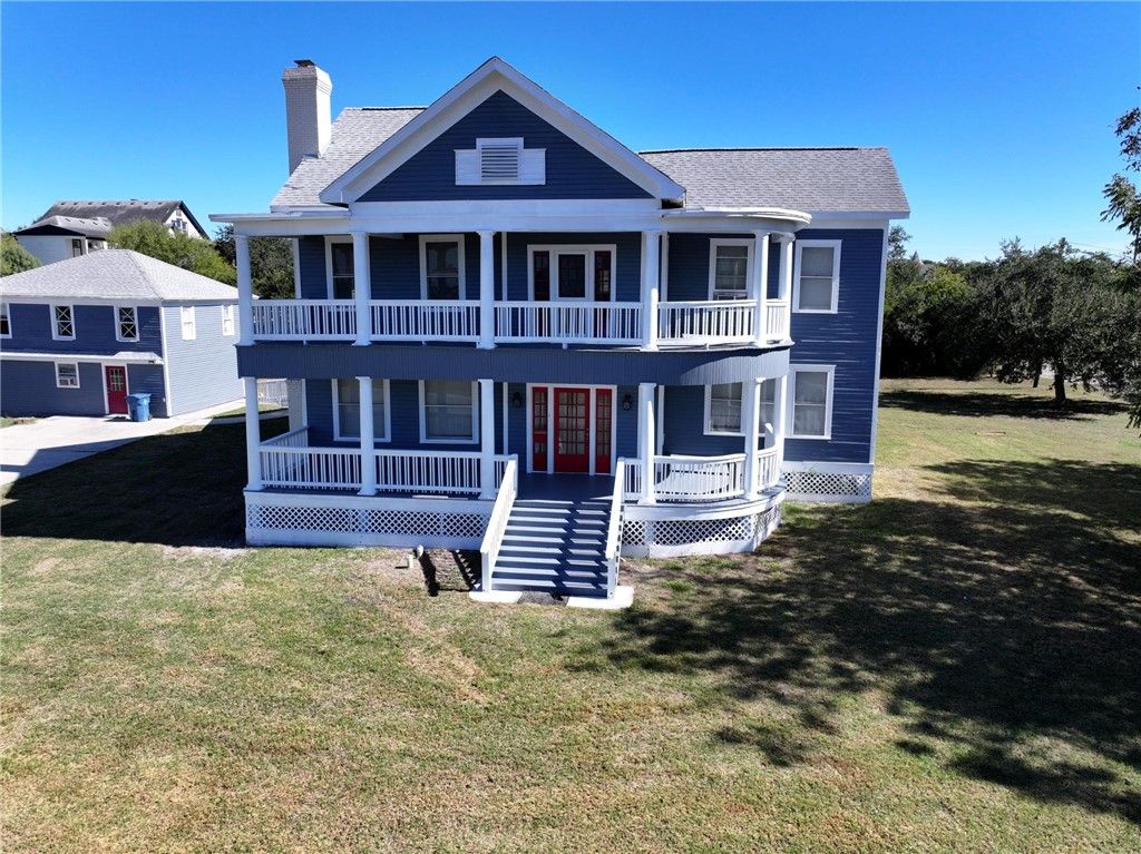 909 Power St, Refugio, TX 78377