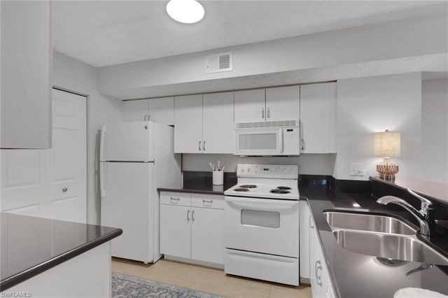 1835 Florida Club CIR 3102, Naples, FL 34112