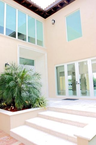 1420 W 21st St, Miami Beach, FL 33140