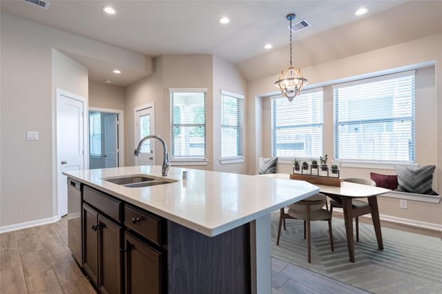 222 Crest Edge Street, Montgomery, TX 77316