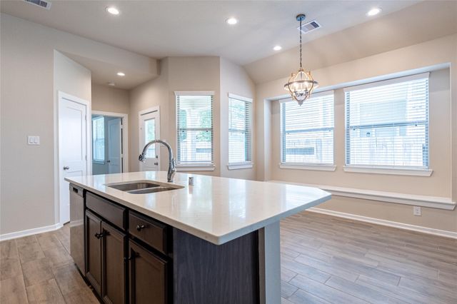 222 Crest Edge Street, Montgomery, TX 77316