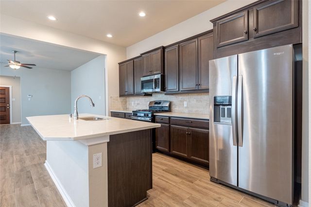 222 Crest Edge Street, Montgomery, TX 77316