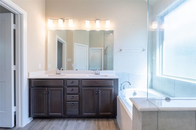 222 Crest Edge Street, Montgomery, TX 77316