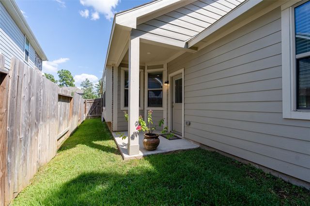 222 Crest Edge Street, Montgomery, TX 77316